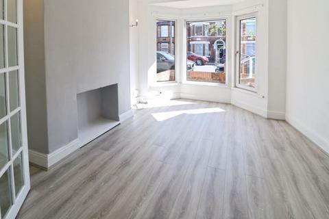 3 bedroom terraced house to rent, Chanterlands Avenue, Hull