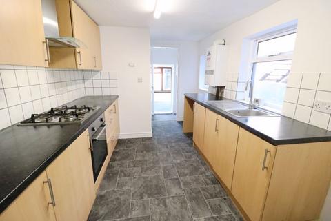 3 bedroom terraced house to rent, Chanterlands Avenue, Hull