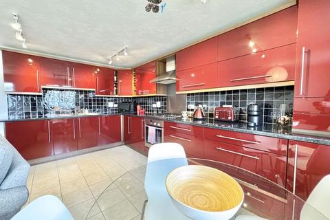2 bedroom apartment for sale, Brunel Court, Truro