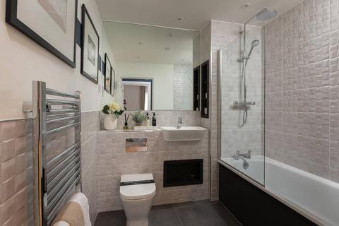 2 bedroom flat for sale, St Georges Park, Hornchurch RM12