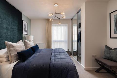 2 bedroom flat for sale, St Georges Park, Hornchurch RM12