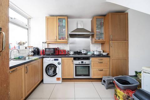 3 bedroom flat for sale, Chapman Street, Shadwell, London, E1