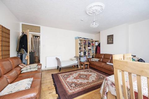 3 bedroom flat for sale, Chapman Street, Shadwell, London, E1