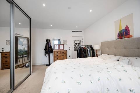 2 bedroom flat for sale, Wiverton Tower, New Drum Street, Aldgate, London, E1