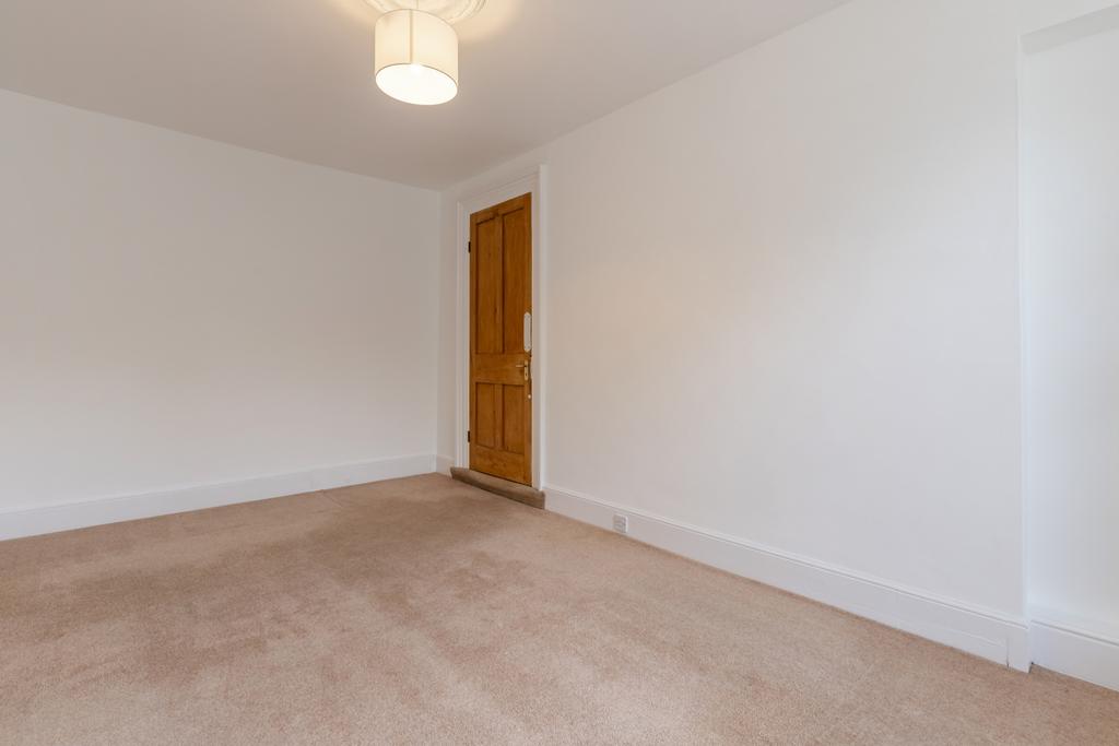 A12 - 3 Courtlands Torquay - 250414