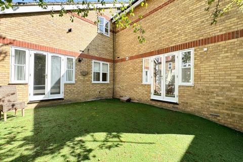 2 bedroom house to rent, Whittington Mews, North Finchley
