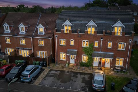 1 bedroom flat for sale, Avro Court, Hamble Le-Rice, SO31