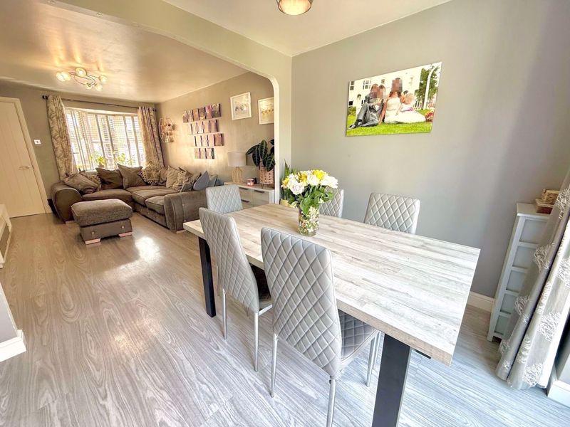 Lounge/Dining