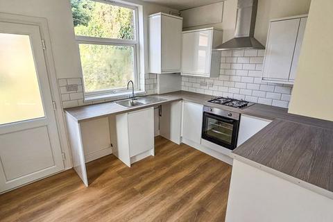 3 bedroom detached house to rent, Hendon Rise, Nottingham, NG3 3AN