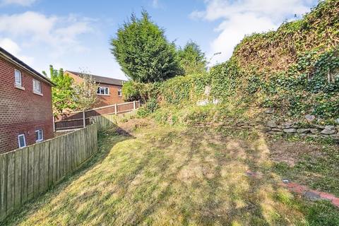 3 bedroom detached house to rent, Hendon Rise, Nottingham, NG3 3AN