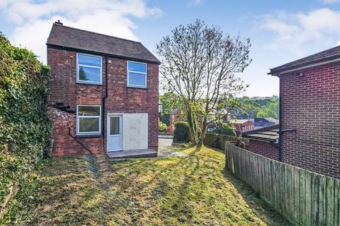 3 bedroom detached house to rent, Hendon Rise, Nottingham, NG3 3AN