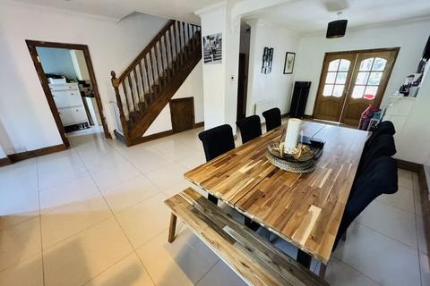 4 bedroom end of terrace house for sale, Mandeville Road, Northolt