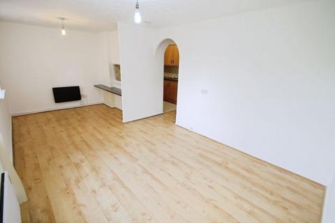 2 bedroom flat to rent, Carisbrooke court, Eskdale Avenue, Northolt