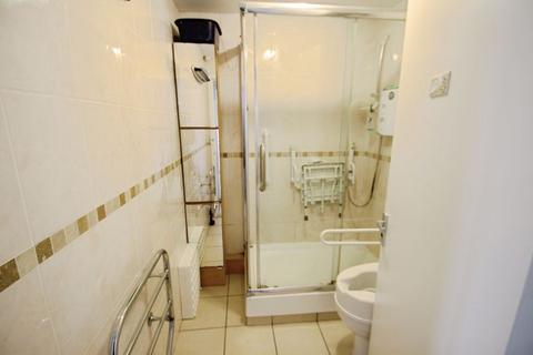 2 bedroom flat to rent, Carisbrooke court, Eskdale Avenue, Northolt