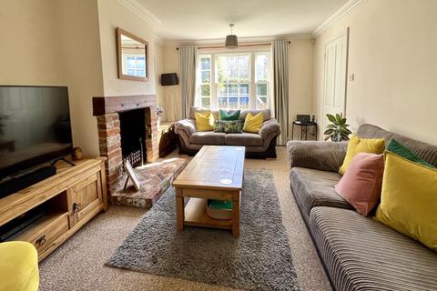 3 bedroom semi-detached house to rent, Wootton Drive, Petham