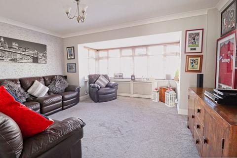 3 bedroom semi-detached house for sale, Steli Avenue, Canvey Island