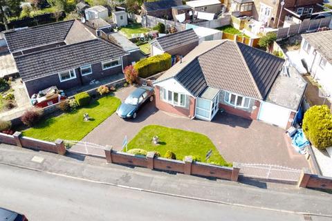 3 bedroom detached bungalow for sale - Midhurst Close, Packmoor, Stoke-On-Trent, ST7