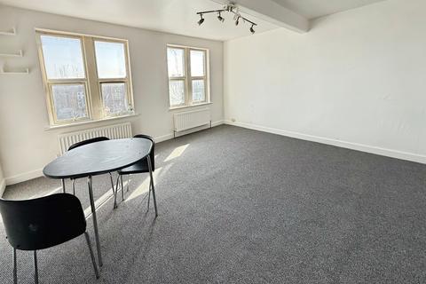 4 bedroom maisonette to rent, The Midanbury, Witts Hill, Southampton, SO18