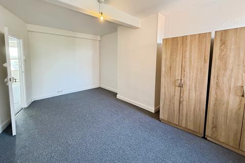 4 bedroom maisonette to rent, The Midanbury, Witts Hill, Southampton, SO18