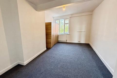 4 bedroom maisonette to rent, The Midanbury, Witts Hill, Southampton, SO18