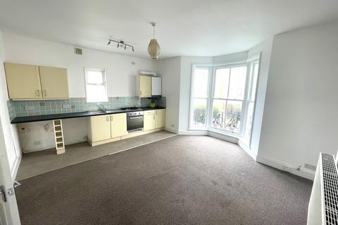 2 bedroom flat to rent, Pevensey Road