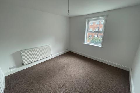 2 bedroom flat to rent, Pevensey Road