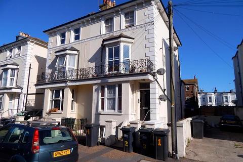 2 bedroom flat to rent, Pevensey Road