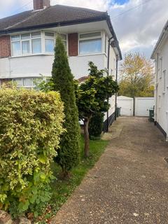3 bedroom semi-detached house to rent, 3 Bedroom house in Felbridge Avenue, Stanmore