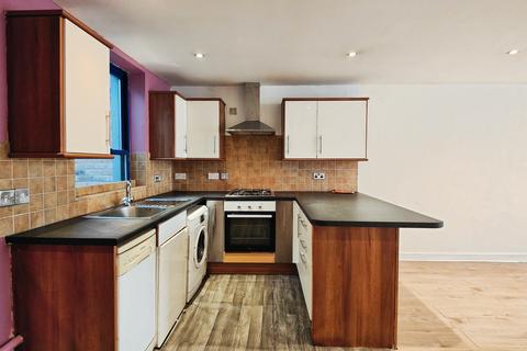 2 bedroom flat to rent, St. Michaels Road, Mounts, NN1 3JU