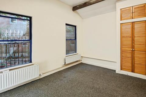 2 bedroom flat to rent, St. Michaels Road, Mounts, NN1 3JU