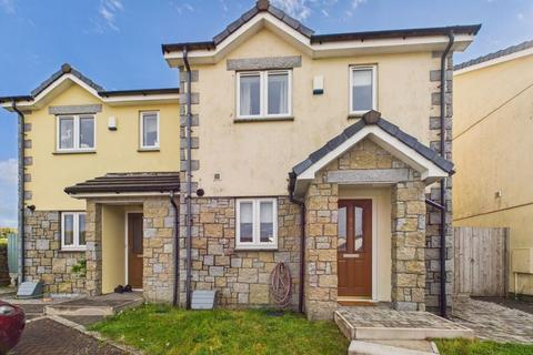 2 bedroom semi-detached house for sale, Park Trielin, Redruth - Parking and garden