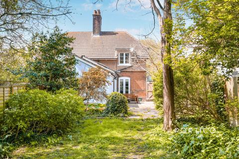 3 bedroom semi-detached house to rent, Railway Cottages