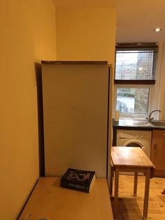 Studio to rent, Studio flat to let in Willesden High Road
