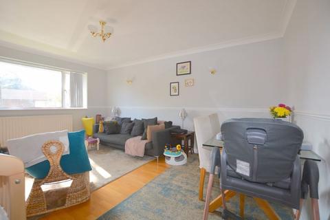 2 bedroom apartment to rent, Wellington Road, Hatch End