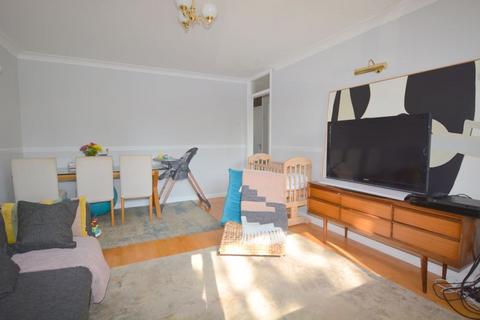 2 bedroom apartment to rent, Wellington Road, Hatch End