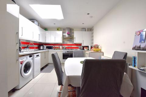 3 bedroom apartment for sale, Elmgrove Road, Harrow.
