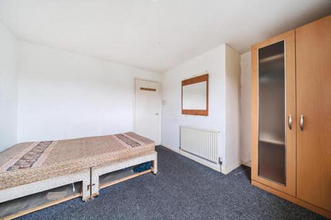 1 bedroom in a house share to rent, Hanson Court, CB4
