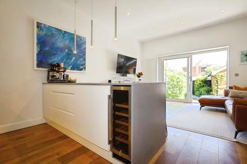 Flat 2, 1 Bryanstone Road, Bournemouth, BH3 7JE