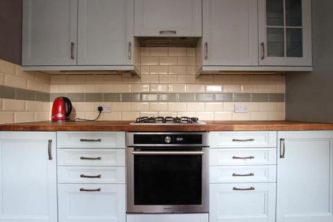 3 bedroom terraced house to rent, Victoria Road, CB4