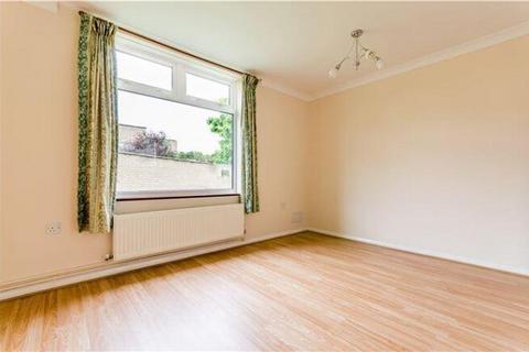 3 bedroom terraced house to rent, Crowland Way, CB4