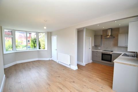 3 bedroom semi-detached house to rent, Sunningdale Drive, Salford