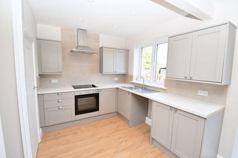 3 bedroom semi-detached house to rent, Sunningdale Drive, Salford