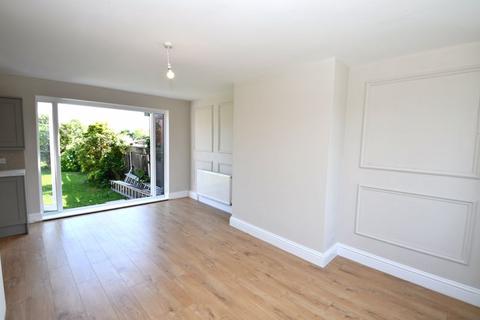 3 bedroom semi-detached house to rent, Sunningdale Drive, Salford