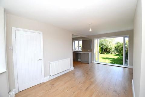 3 bedroom semi-detached house to rent, Sunningdale Drive, Salford