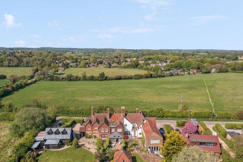 3 bedroom cottage for sale, Common Road, Studham, Bedfordshire