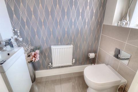 1 Hawthorn Close, Chinnor, OX39 4GD