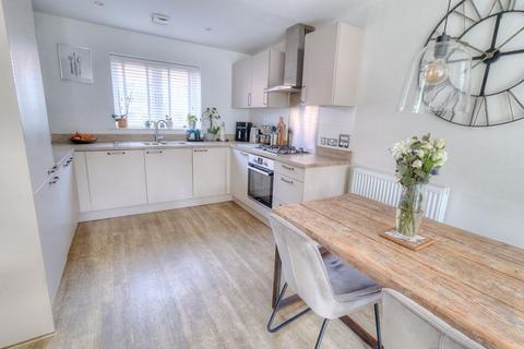 1 Hawthorn Close, Chinnor, OX39 4GD