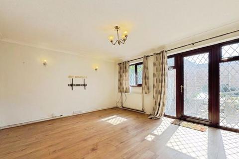 3 bedroom terraced house to rent, Myrtle Close, Erith DA8