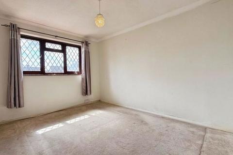 3 bedroom terraced house to rent, Myrtle Close, Erith DA8