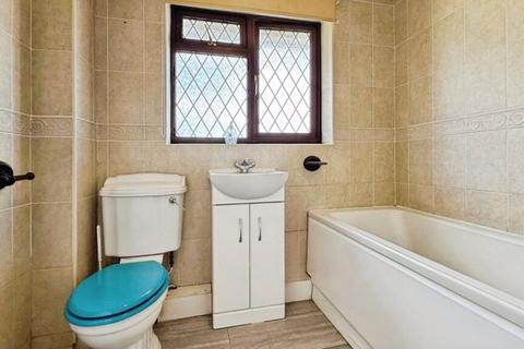 3 bedroom terraced house to rent, Myrtle Close, Erith DA8